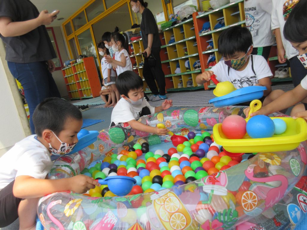 たんぽぽ組 まる・さんかく・しかくでなに作ろう