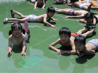 水遊びみずあそびplaying in water, splashing about 是什麼意思？-日文字典，日文