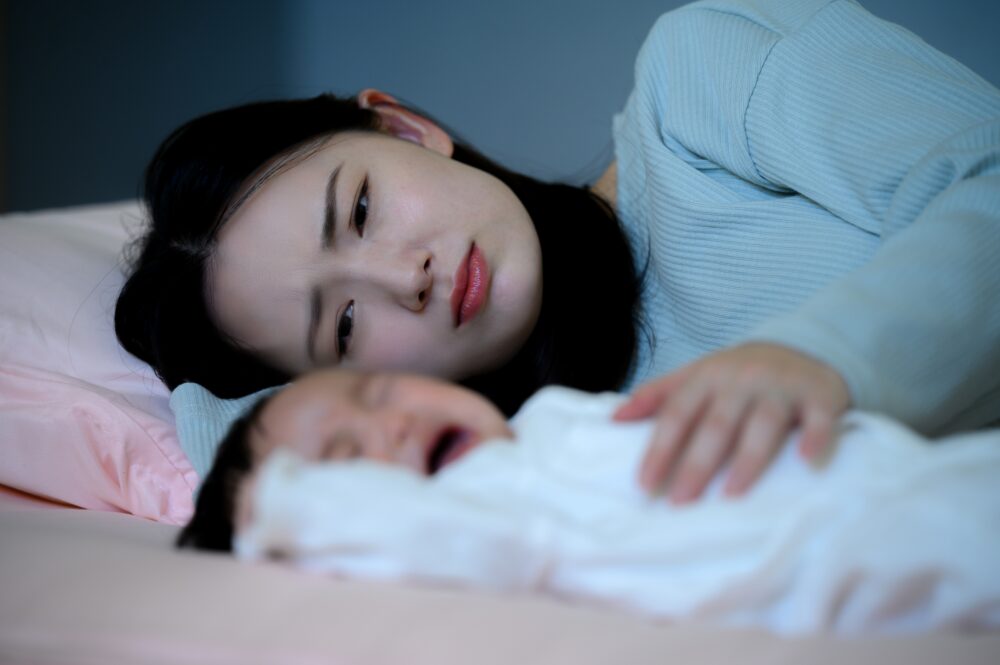 赤ちゃん夜泣きの原因と対処法 先輩ママパパのおすすめ方法を伝授！ – BABY&Me ベビーアンドミーヒップシートキャリア