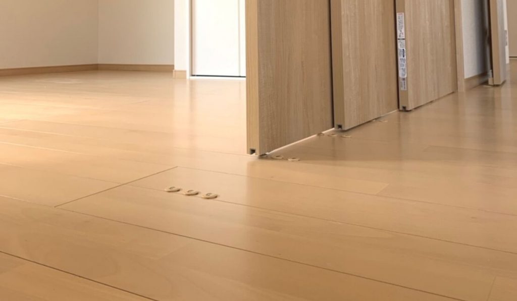 ドアハンドルロック サイレントドアロック家庭用寝室ルームドアロックユニバーサル木製ドアハンドルストレート引き戸ロックグッドホワイト屋内寝室ドアロック 子供部屋用ユニバーサルハンドル付き