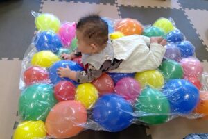 簡単工作048 風船ロケット：ふわふわ高～く飛ばそう Balloon Rocket