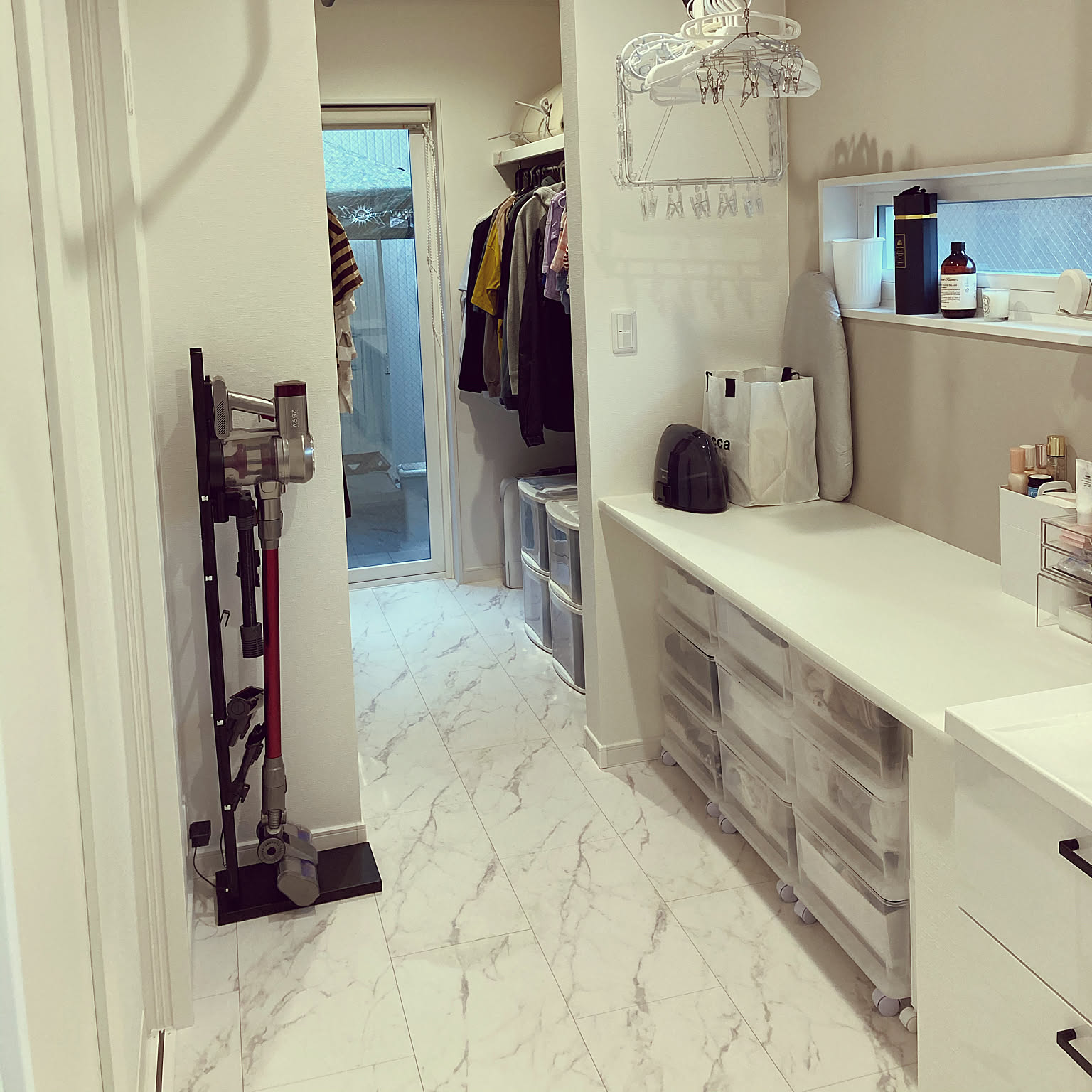 ウォークインクローゼットの収納力をグンとあげる、可動棚の取り入れ方HOUSTO おウチの収納.com