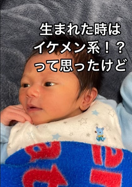 シュッとしたお顔の赤ちゃん→7ヶ月後の変化に「こんなに変わるんだ」「イケメン」「すでに顔ができあがってる」の声が集まる – ほ・とせなNEWS