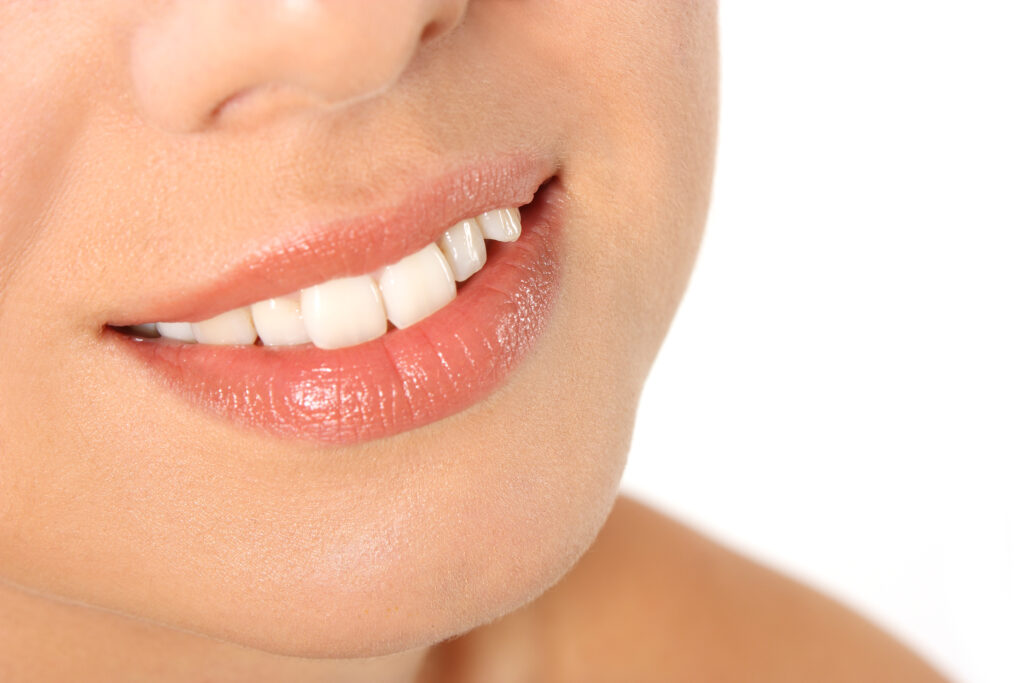 前歯が大きい理由って？オススメの矯正方法と費用について解説医療法人社団佑健会グループ