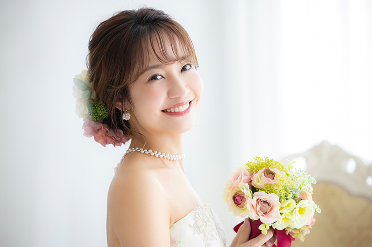 ロングの花嫁はドレスか和装で髪型選び！人気スタイルと髪飾りを紹介おすすめの写真スタジオが見つかる写真館アワード
