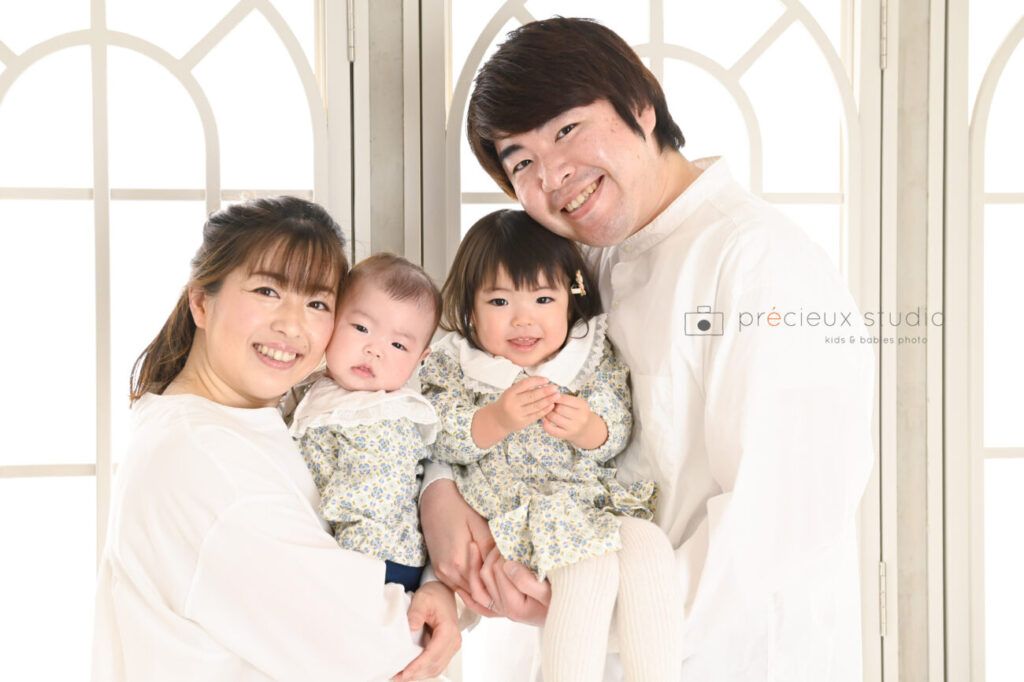 セルフ写真館」のアイデア 40 件ファミリーフォト, 家族写真, 家族写真のポーズ