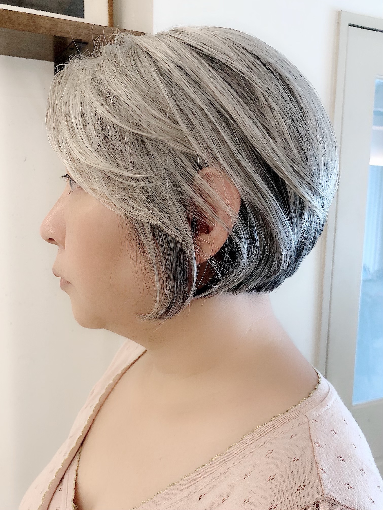 ショートにすると老けて見えるおばさんぽいショートになるそんな心配は要りません！カットの仕方ひとつで今っぽい、可愛いショートになれますよ♪ .吉祥寺美容室丸みショートくびれショートショートヘアショートボブ