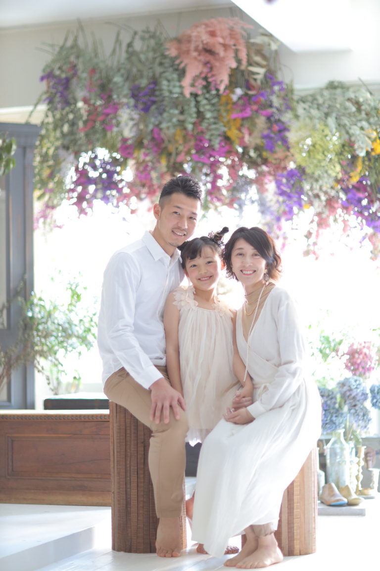 2024 リンクコーデでおしゃれな家族写真 ファミリーフォト ・記念写真を残すためのポイント♡STUDIOFameux 大阪フォトスタジオファムーフォトウェディング・マタニティ・記念撮影