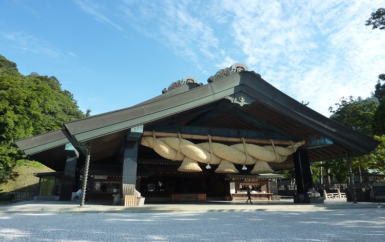 出雲大社は縁結びの神様なのにカップルで行くと別れるってホント