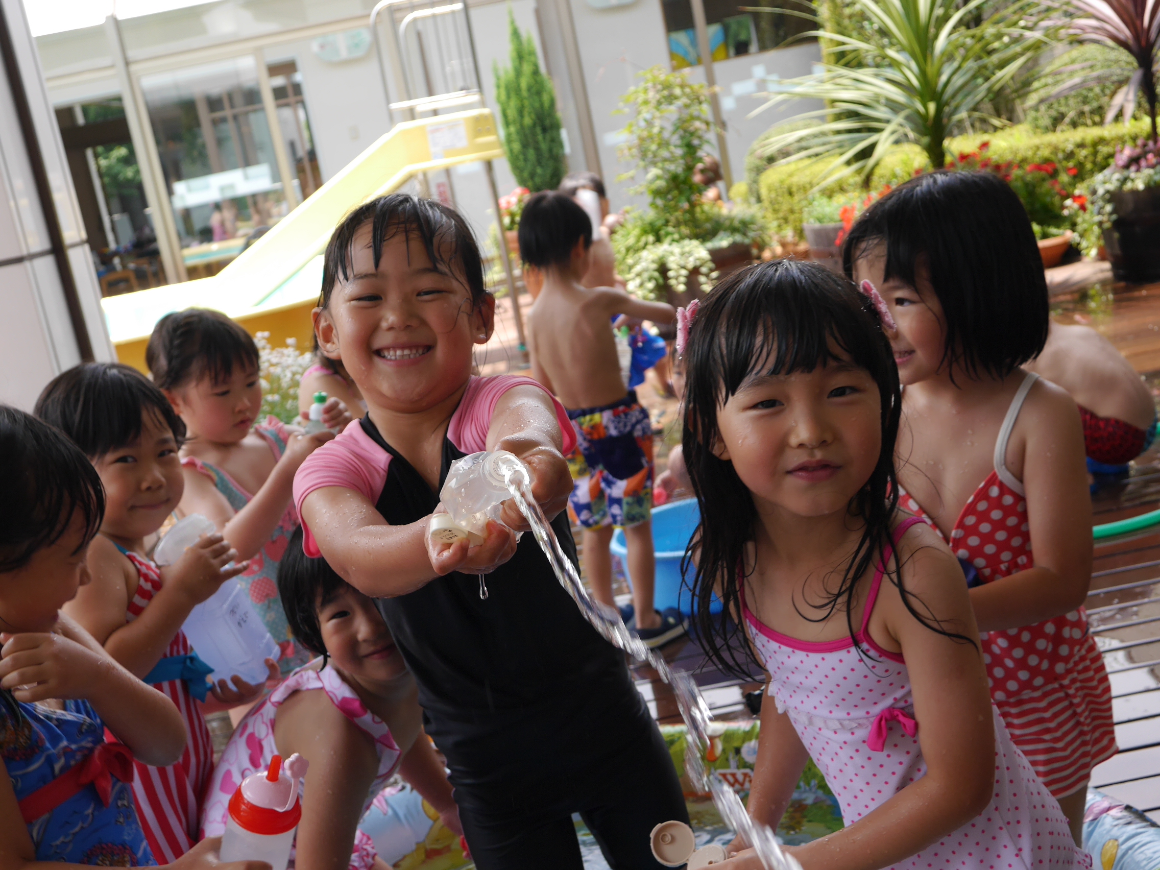 保育に水遊びを取り入れる際のポイントと乳幼児別の水遊びのアイデアを紹介求人あるある