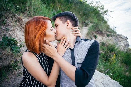 キスだけで女性を濡れさせるには？濡れる理由やキスのコツなどを解説｜風じゃマガジン