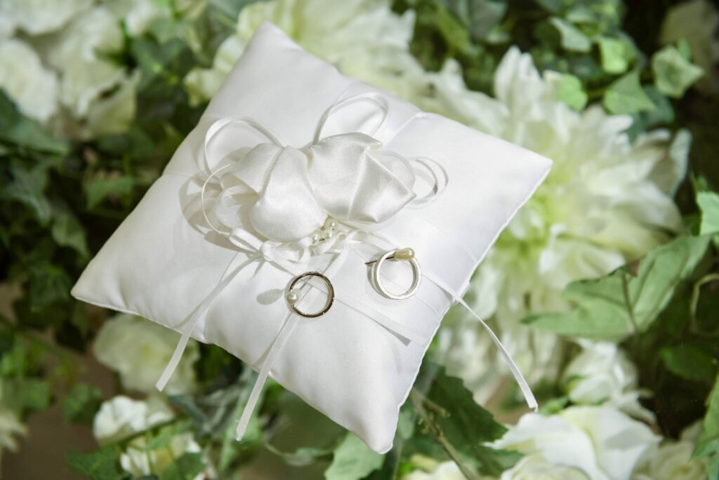 リングピローの進化系！挙式後も飾れる リングボード- おしゃれな結婚式を綴るコラム ファルベ