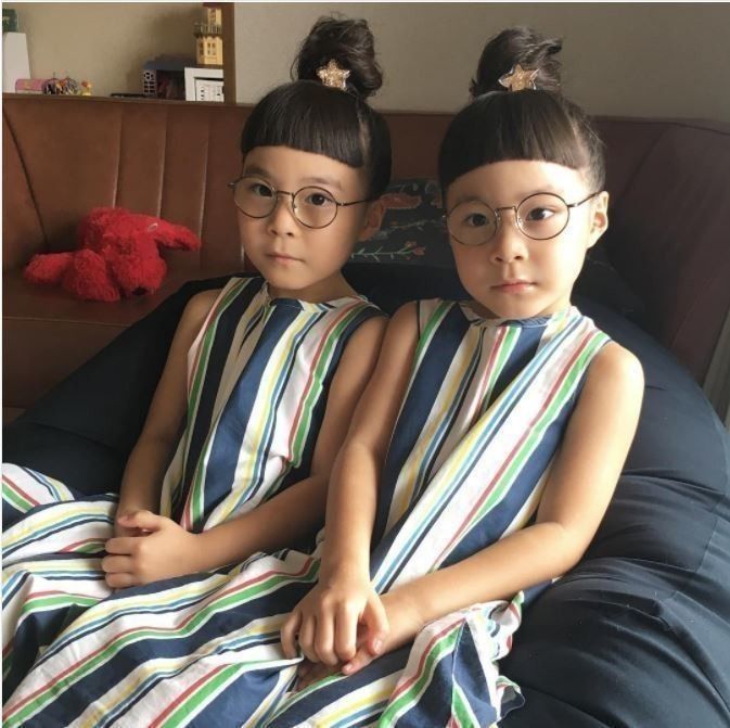 えっ！こんなに払いすぎていたの」っと驚きを隠せない前髪パッツン少女の無料の写真素材 - ID.13822フリー素材 ぱくたそ