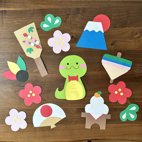 お正月製作キット １２枚 絵馬 巳年 壁面製作 幼稚園 保育園 正月飾り - メルカリ