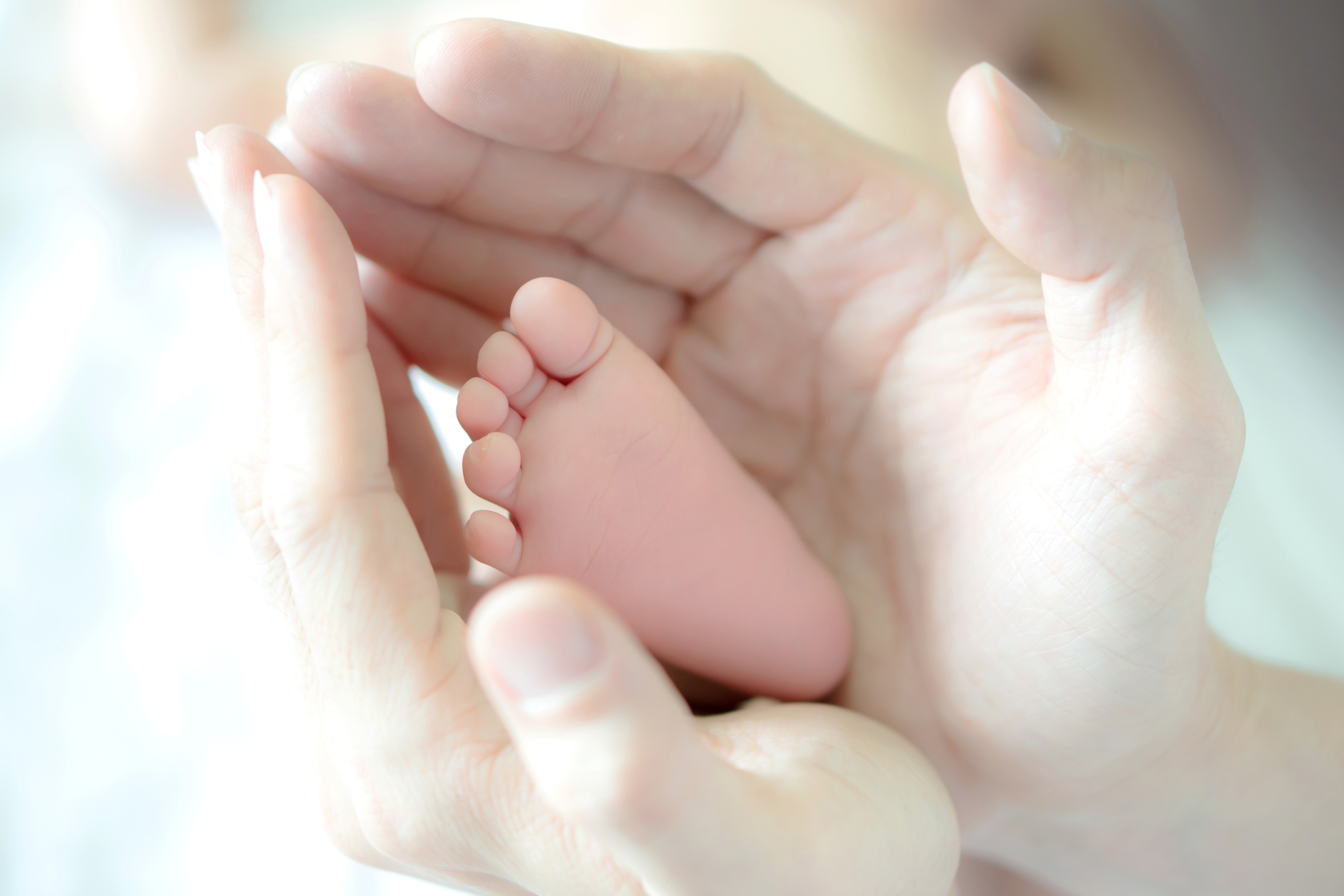 赤ちゃんの手足が冷たい理由は？ミトンの必要性や対処法・注意点を解説0歳からの幼児教室 ベビーパーク