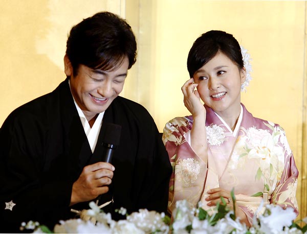 ご無沙汰致しております」片岡愛之助、藤原紀香と夫婦ショット 今年初のインスタ更新でど派手衣装の裏話明かす - スポーツ報知