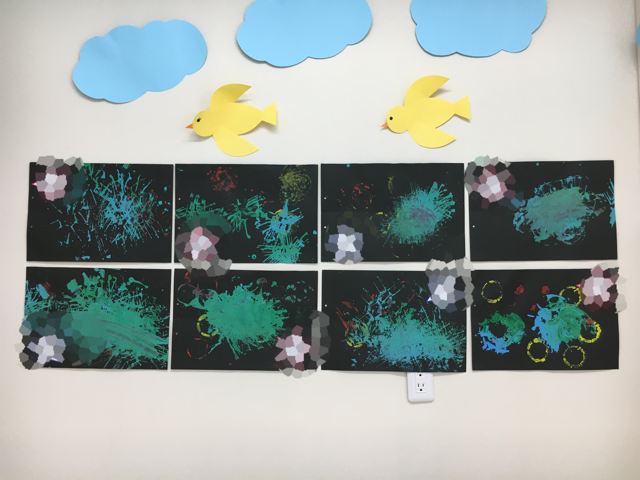 全員で打ち上げた「スタンプ花火」 写真で知ろう！小規模保育 表現活動 全国小規模保育協議会：実践本チャプタ