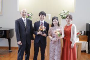 礼拝の後、婚約式が行われました。誓約、祈祷、プレゼント交換などがありました。婚約された二人の上に神様の豊かな祝福を祈りました