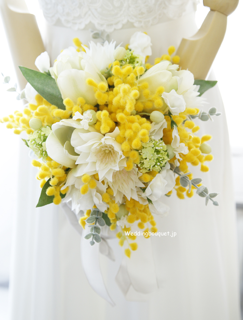 ミモザとバラのウェディングブーケ ミモザブーケ ミモザ バラ クラッチブーケ