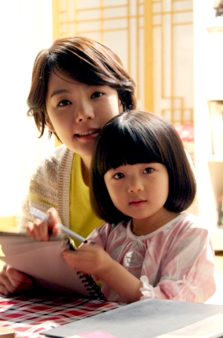 シュドル」キム・スミ、孫娘の前では穏やかな量？「孫娘バカ」に大変身 - 韓ドラのおもちゃ箱