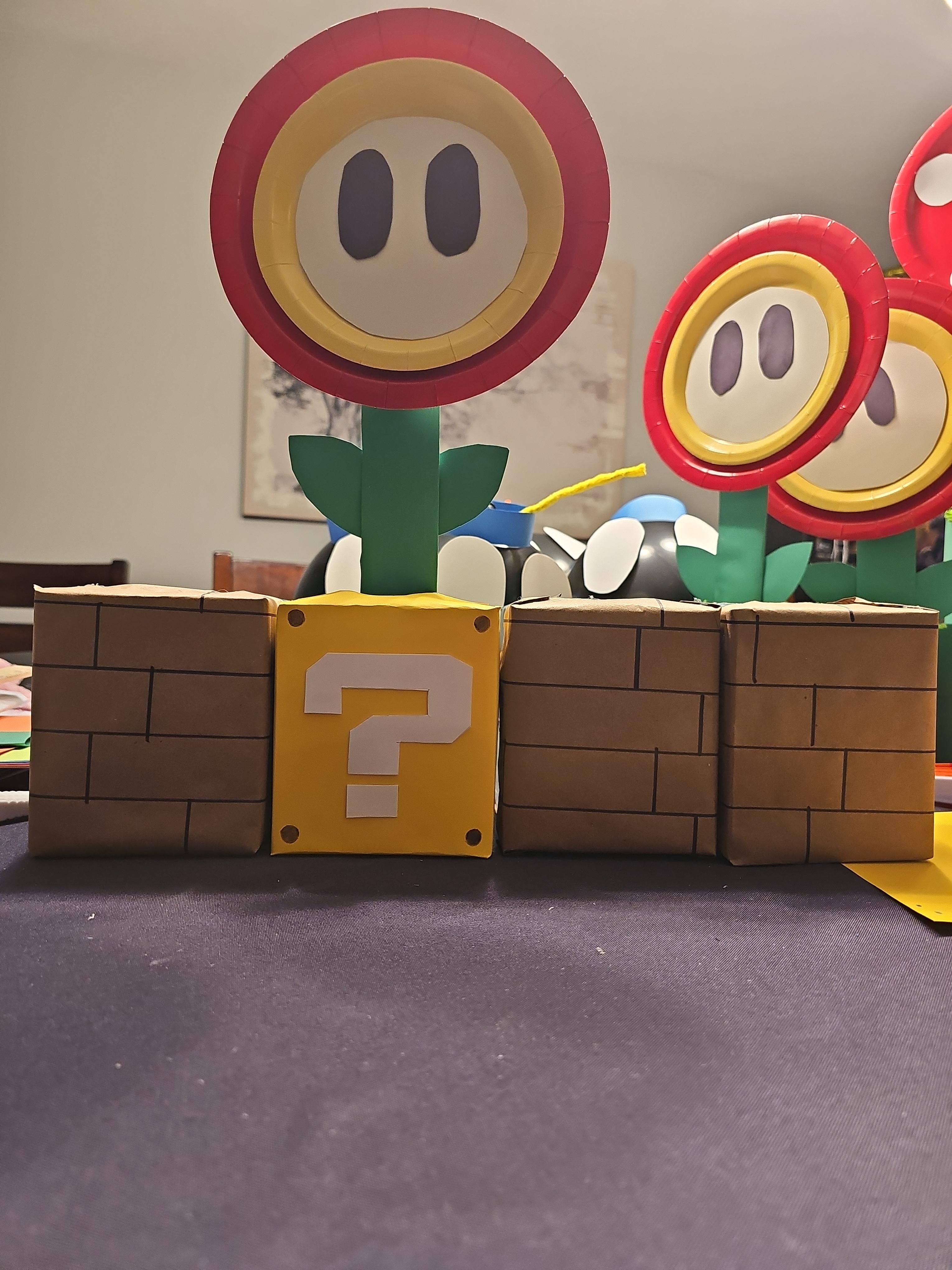 ◀︎ その他の投稿はここをタップ 誕生日は小学校に入学して初めての週末だったので たぶん本人も慣れない環境で疲れてたし家で楽しく過ごせるようにと思って準備しました☺️ 作り方まとめましたので見てもらえると嬉しいです!! 🍄カップなどは1回で捨てるのは