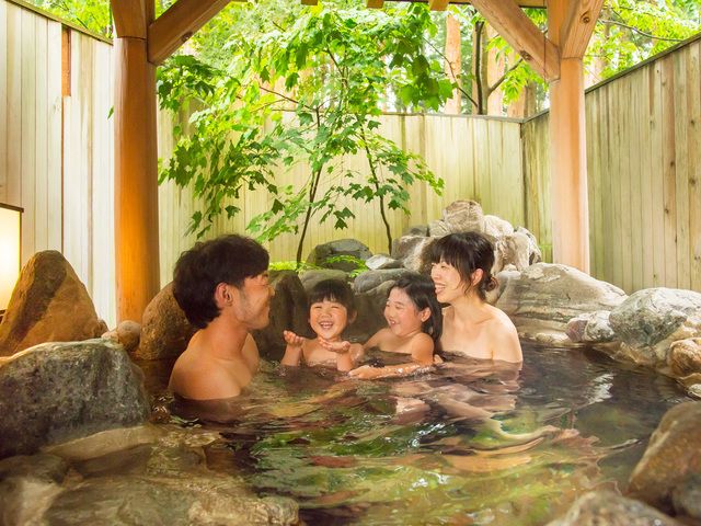 LIXILニュースリリースニュースレター お父さん４１６人に聞く、「我が家のお風呂事情」調査 平成のお父さんは、お風呂で「使用禁止グッズ」に囲まれている？！家族のバスタオルやシャンプーを“勝手に使うと怒られるお父さん”が半数以上