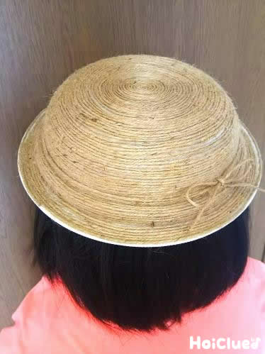 hoiku_column ◁過去の投稿も保育現場で使える情報満載♡ おりがみ1枚♪「麦わら帽子」👒 暑い夏に欠かせないアイテム、「麦わら帽子」の折り方をご紹介！1枚のおりがみで簡単に折ることができます🎵 できた作品を、子どもの顔写真に合わせて飾るのもおすすめです😊 ぜひ