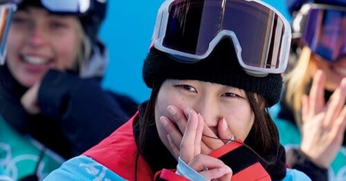 超高難度の技に挑戦し各国選手から抱きしめられた岩渕麗楽、涙をぬぐい「最後にチャレンジできてよかった」 – オリンピック : 読売新聞オンライン