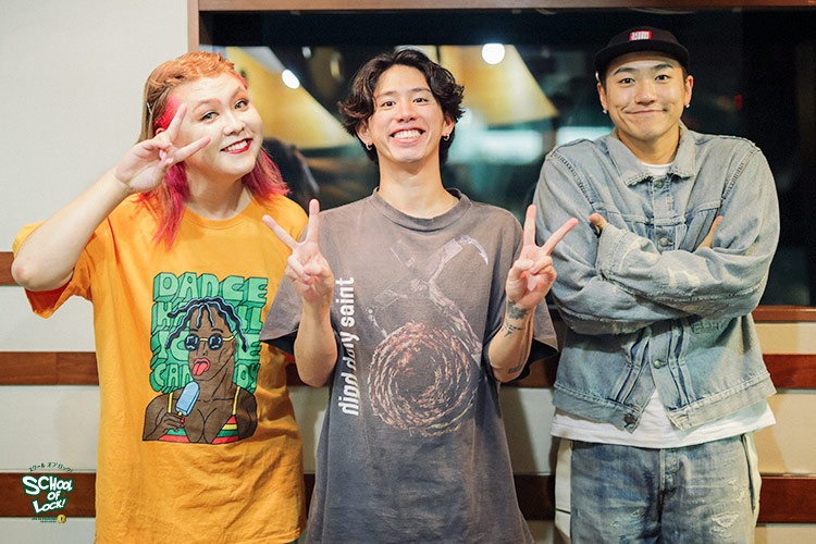 ご報告です。 いつも応援して下さっているファンの皆様 私事ではございますが、この度、 ONE OK ROCKのToruさんと結婚致しましたことをご報告させていただきます。 14歳からこのお仕事を始め、上京し、 これまでお仕事を中心に過ごしてきました。 これから先、常に大きな