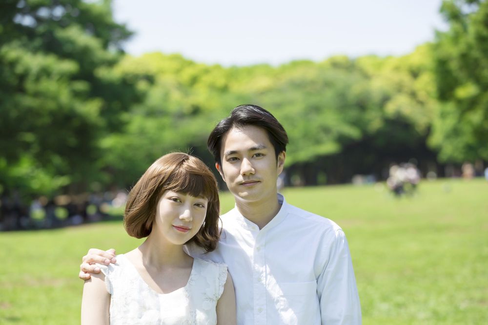 ベンチで肩を寄せ合う恋人の無料の写真素材 - ID.4312フリー素材 ぱくたそ