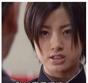 前歯が大きい悩みを解消するセラミッククラウン