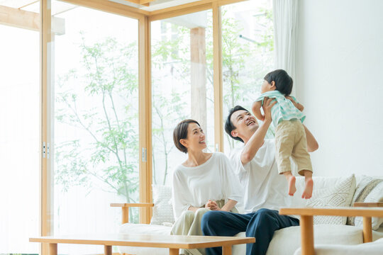 幸せな家族イメージ写真無料素材ならフリービーAC