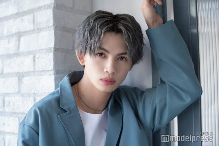 草川拓弥「ビジネス婚」会見 主題歌に心弾ませ“13頭身”に悩み、菅井友香の「面白い」に照れ笑い 会見レポート写真24枚- 音楽ナタリ