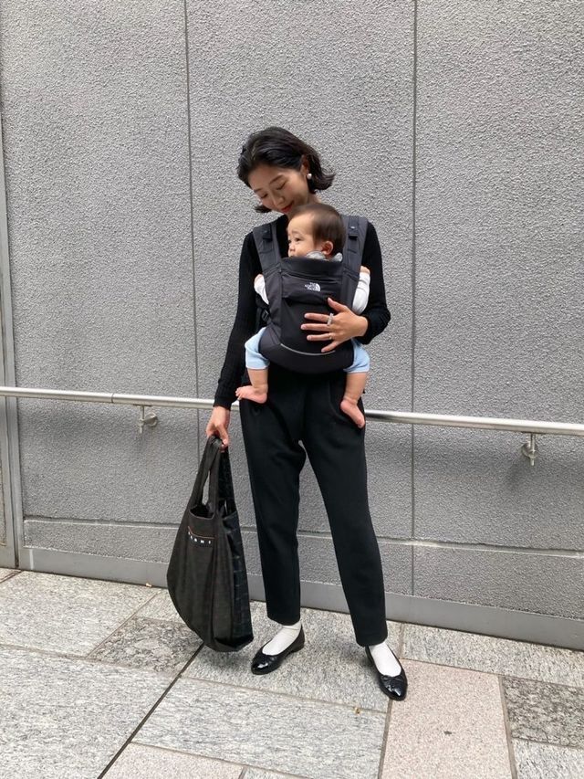 セレモニーなどのオンスタイルにはもちろん、軽めのアウターとしてラフに着こなすのもおススメな”ノーカラーミディ丈ジャケット”が登場