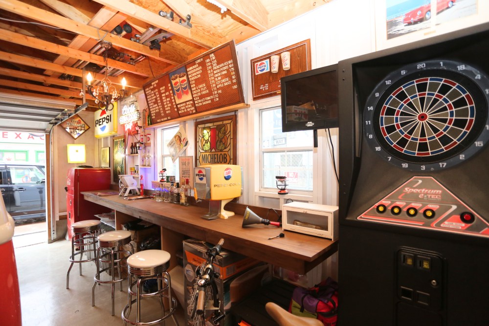 ワクワクする大人の秘密基地！レンタルガレージ『MATSUMIKO☆BASE』営業中です！石井敦士