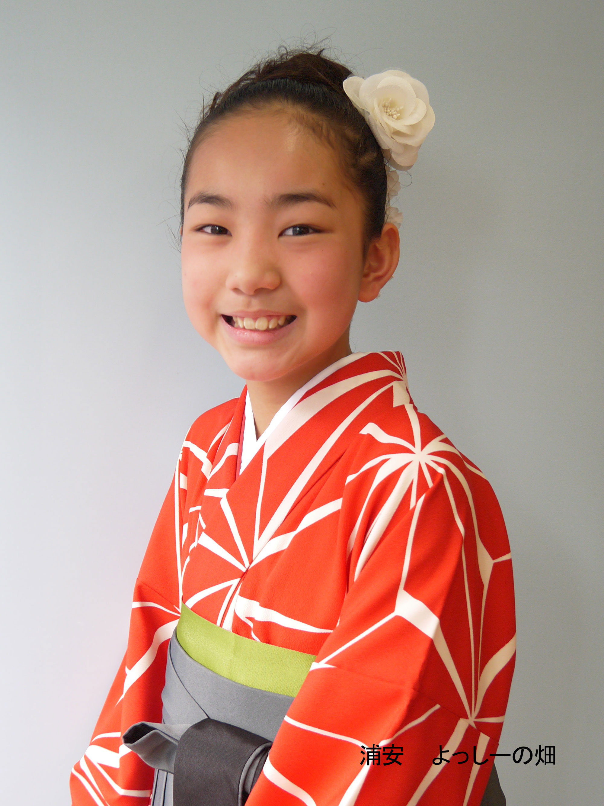 決定版 小学生の卒業式袴に似合うヘアスタイルと髪飾り大正ロマンリボンをつけて袴コーデに彩りを