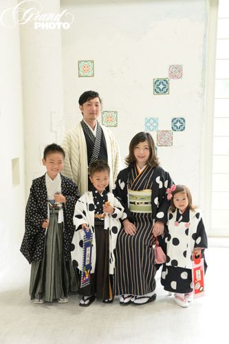おしゃれな家族写真におすすめの服装&飾り方こども写真館プレシュスタジオ 七五三やお誕生日に