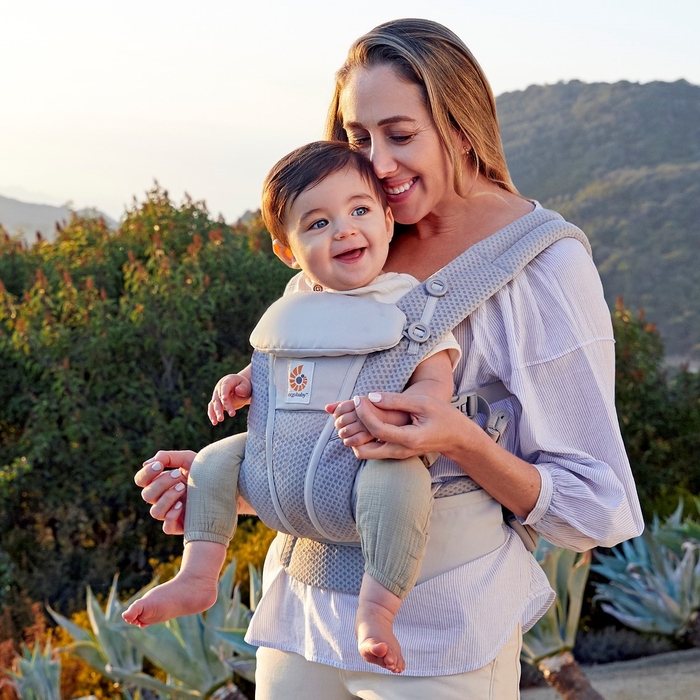 エルゴベビーの「OMNI Deluxe」に新色“クラウドホワイト”が登場！8 29よりアカチャンホンポで限定販売株式会社ダッドウェイのプレスリリース