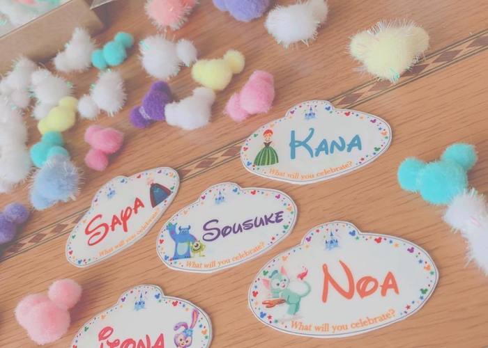 巾着袋を使った お子さま専用席札 って知ってる?巾着袋を使った席札アイデア8選お届け◎ -DRESSY 公式 ウェディングドレス・ファッション・エンタメニュース