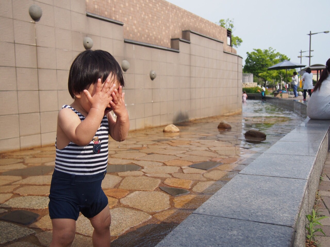 暑い季節はこれ！水遊びにおすすめのおもちゃや遊ぶ方法は？ママリ
