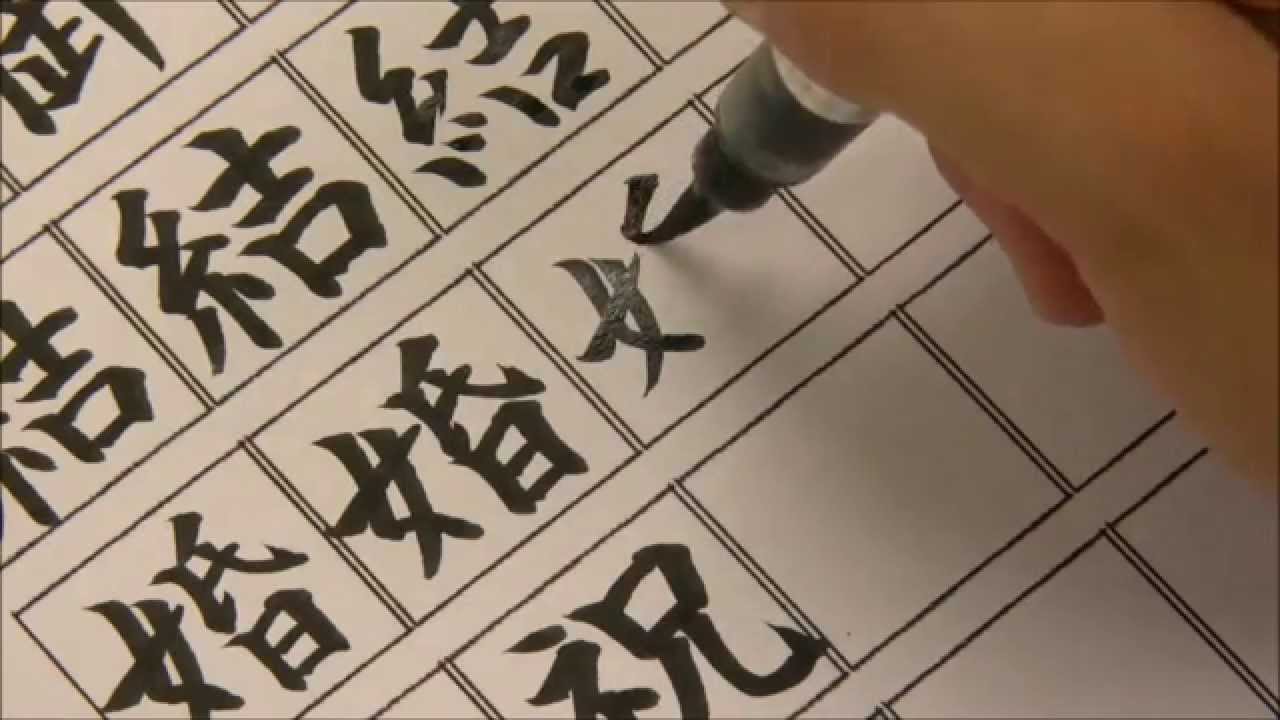 オリジナル Tシャツ おめでとう 人文字 一文字 サプライズ 誕生日 記念 結婚 二次会 ギフト 合格祝い 合格発表 応援 受験 試合 勝利 ホワイト085 結婚祝い「HAPPY WEDDING 筆記体 」 結婚するお二人のお名前を刻むオリジナルプリントTシャツ名入れTシャツなら