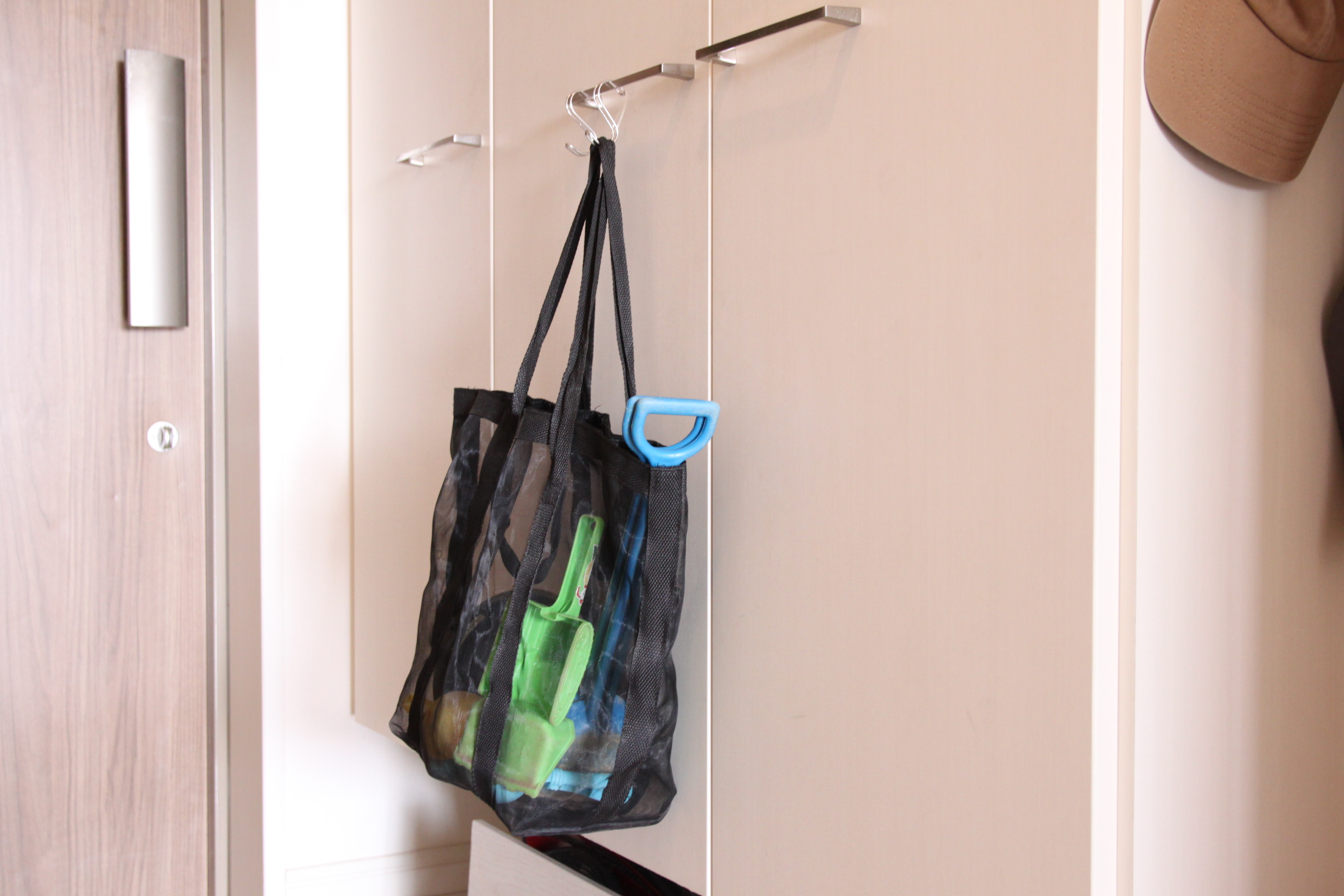 めっちゃ遊びやすくなった〜！外遊びのおもちゃ収納を改善しました。よみものOURHOMEちょうどいい。暮らす、はたらく、自分時間