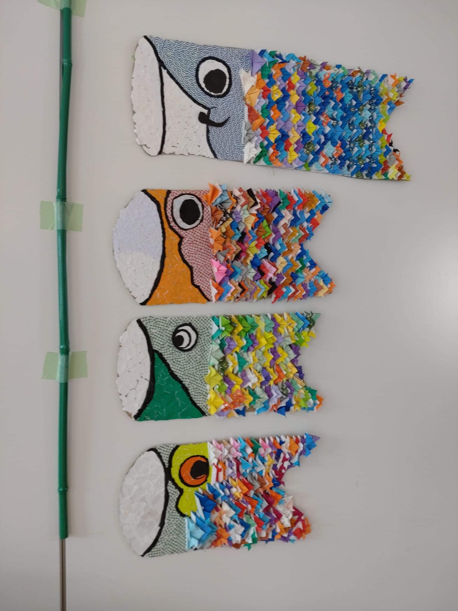 みんなで作る5月の壁画 滝を昇るこいのぼり高齢者介護をサポートするレクリエーション情報誌『レクリエ』