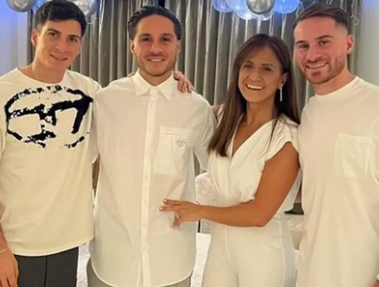 2人のマク・アリスターがELで実現した兄弟対決を振り返る、兄「苦しんだのは弟のせい」弟「家族にとって特別なもの」 - 超ワールドサッカ