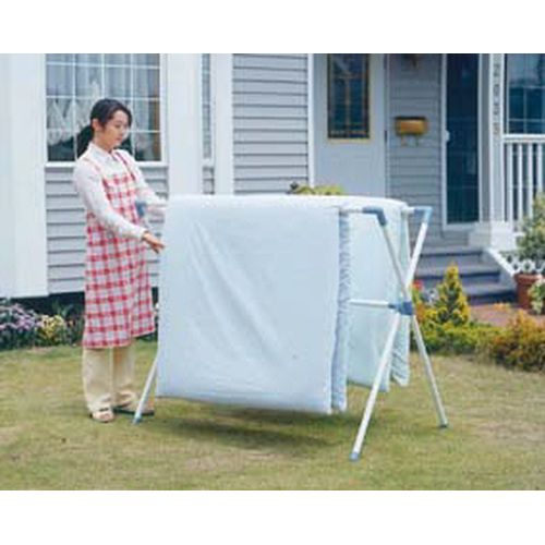 一人暮らしにベッドはいらない？布団生活のメリット＆デメリットとおすすめ寝具を紹介 - ラグ・カーペット通販 びっくりカーペット