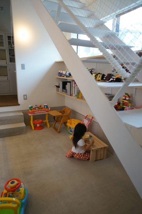 階段下のスタディスペース📚✍🏻﻿ ﻿﻿ ﻿ ご本人様からのコメントです🌟﻿ ﻿ スタディコーナーの配置は、子供達が勉強している姿をキッチンから見守れるように工夫しました☺️﻿﻿ ﻿﻿ ﻿ ﻿ ご紹介させて