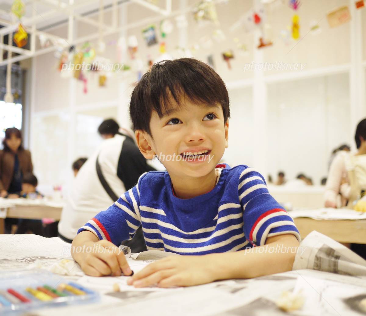 絵を描く子供 写真素材4022886- フォトライブラリ