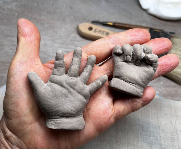 スタッフおすすめ！ Shuttle Art 指絵の具 36色 44点セット 水性 洗える 手形アート フィンガーペインティング 30ml落書き帳・ペイントブラシ・パレット付き おうちアート 赤ちゃん手形・足形 プレゼント - メルカリ