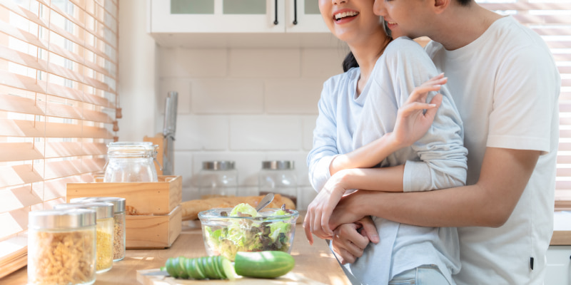 トレス素材 男女カップルポーズ バックハグ７パターン - 絵師のためのネタ帳