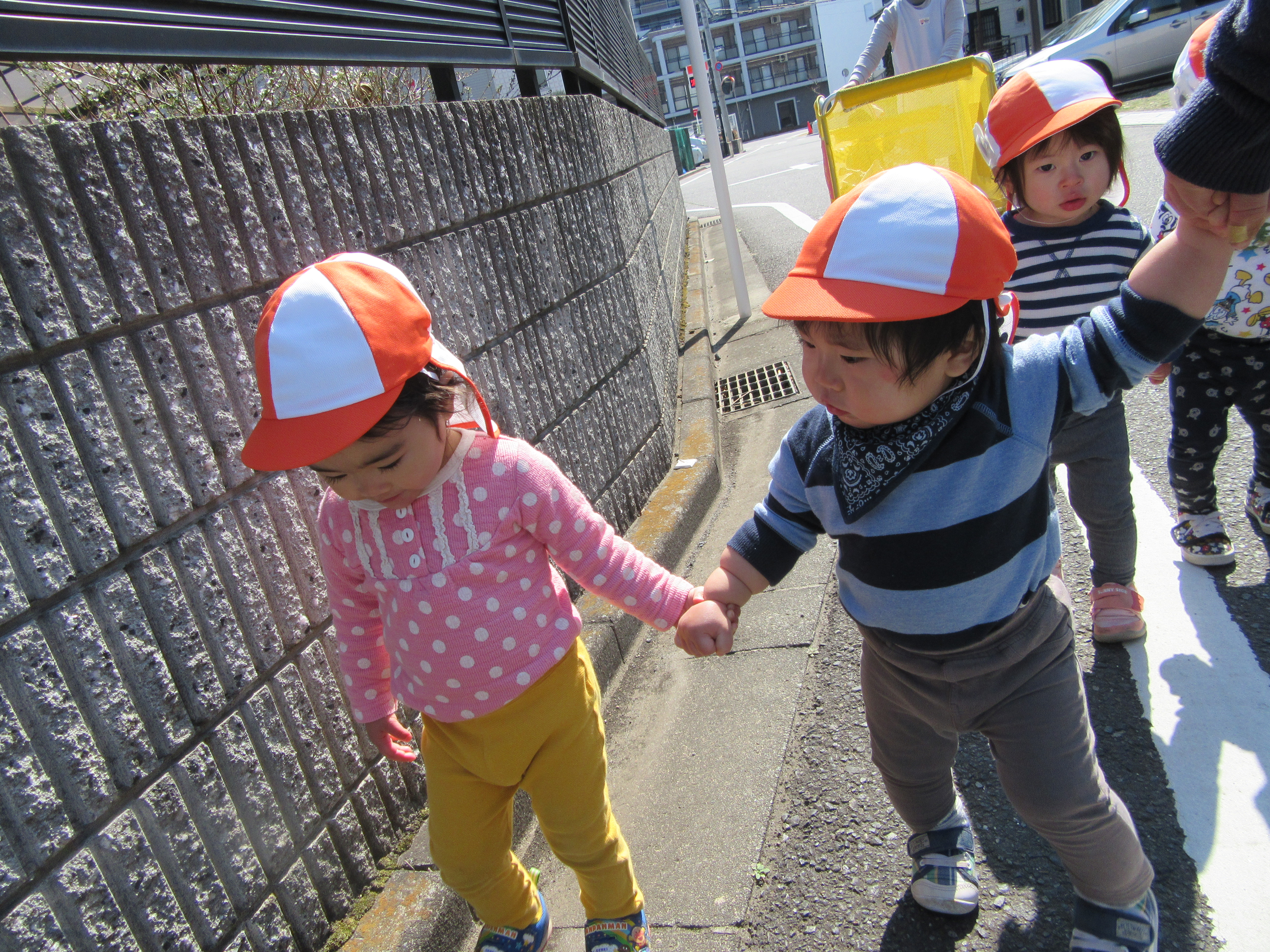 子供が手を繋いでくれないんです！繋いで歩くのはいつからが正解なの？？ - happyblog育児の便利グッズと子育て情報を発信するサイト